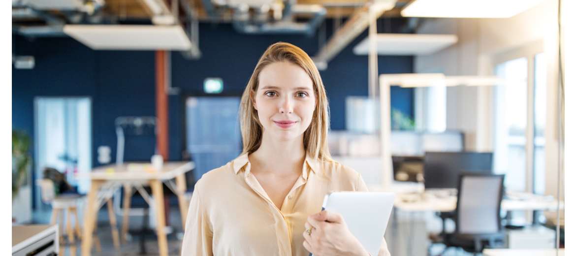 Frau im Büro